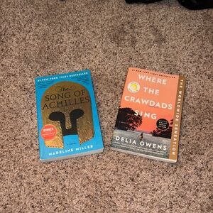 Fiction novel paperback bundle 📚✨